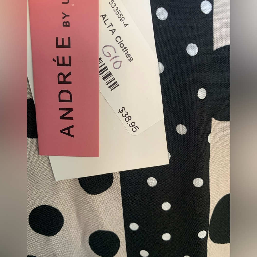 ANDREE by unit (Med) (NWT) Black, Beige & White Design, V-neck w/belled sleeves - Picture 3 of 5